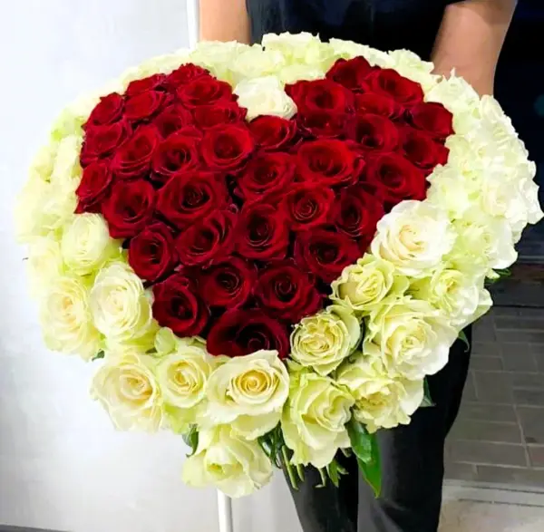 Букет из роз в форме сердца